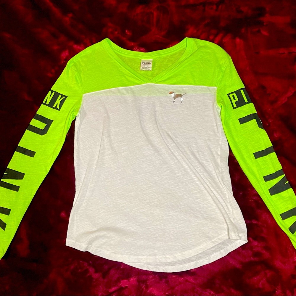 NWOT Victoria’s Secret PINK v-neck long sleeve tee SIZE XS